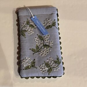 Two’s Company Embroidered Blue Hydrangea Sunglasses Glasses Case NEW